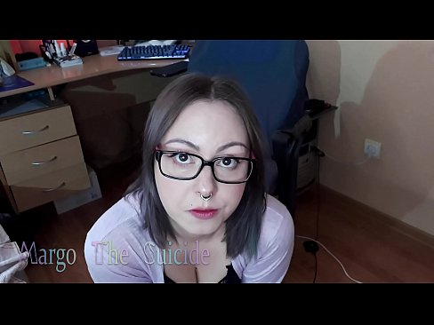 ❤️ Сэксуальная дзяўчына ў акулярах глыбока адсмоктвае фалаімітатар на камеру ❤️ Проста порна на be.newsexxxx.ru ❌